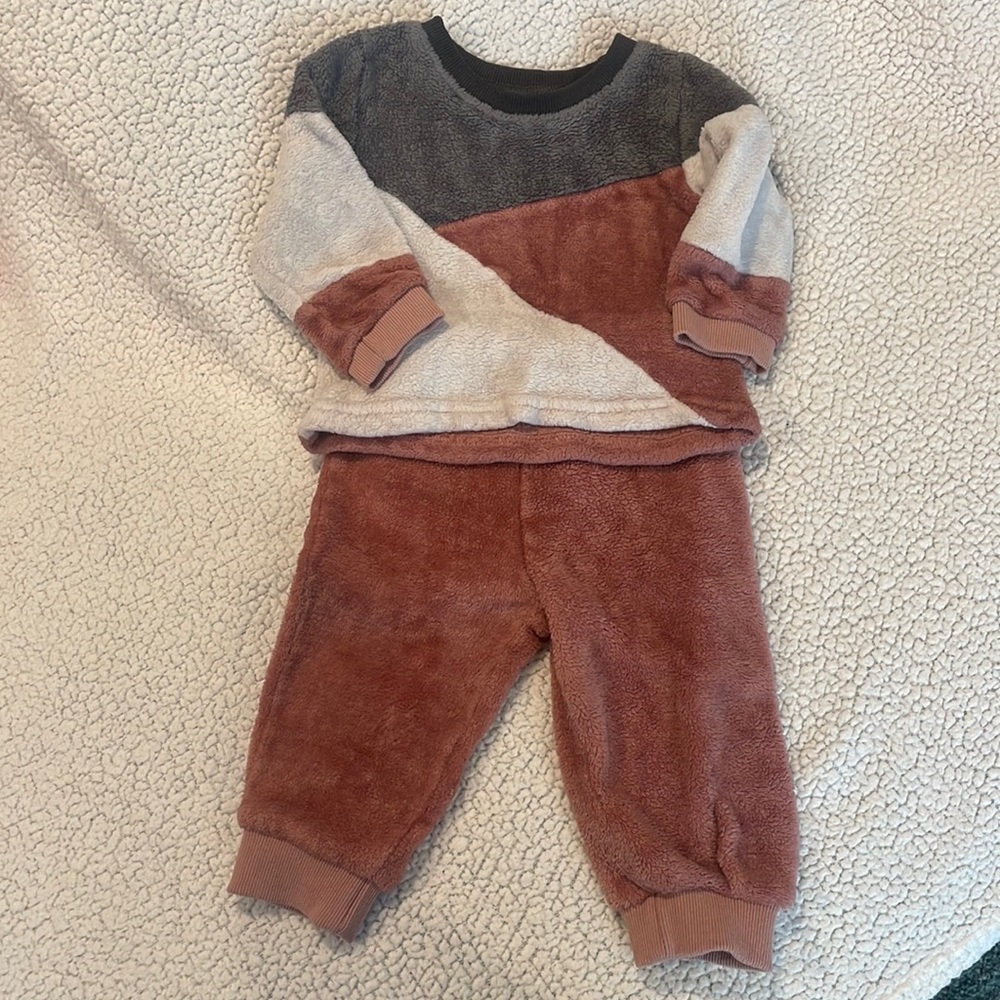 Color block sweatsuit